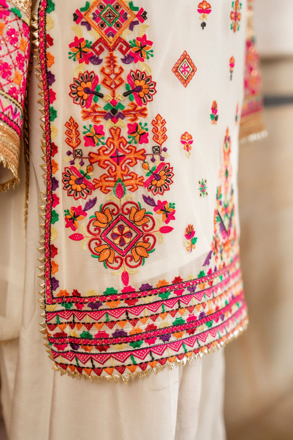 Karma Hayat - F-492 Chalk White